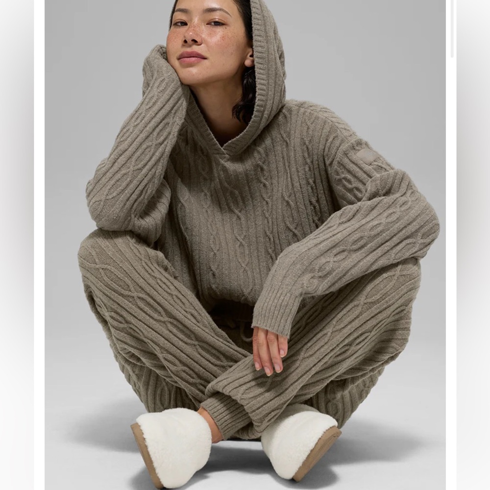 LIMITED COLOR light cocao cable knit winter bliss hoodie Alo yoga